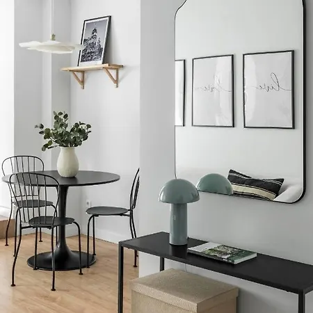 Cozy 2 Bedroom Apartment With Patio Madrid Exterior photo