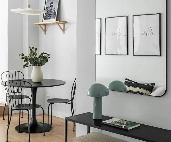 Cozy 2 Bedroom Apartment With Patio